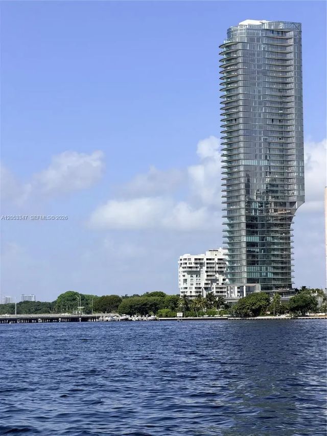175 Se 25 Road #902, Miami