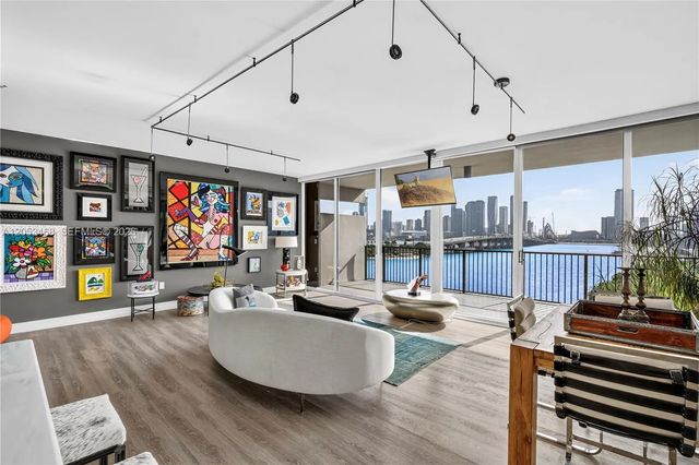 3 of 35 - 1000 Venetian Way #810, Miami Beach, FL