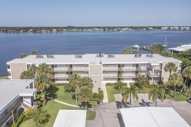 1950 Sw Palm City Road #apt 8-203, Stuart