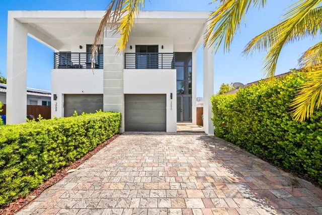 3 of 25 - 3090 Sw 17th Street, Miami, FL