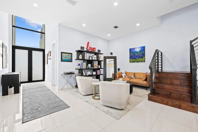 4 of 25 - 3090 Sw 17th Street, Miami, FL