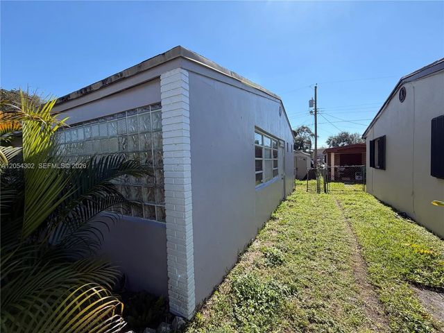2 of 9 - 1828 Nw 152nd Street, Miami Gardens, FL