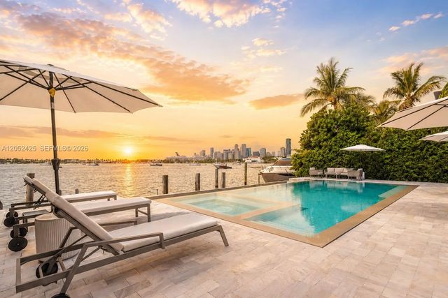 3 of 24 - 1300 S Venetian Way, Miami, FL