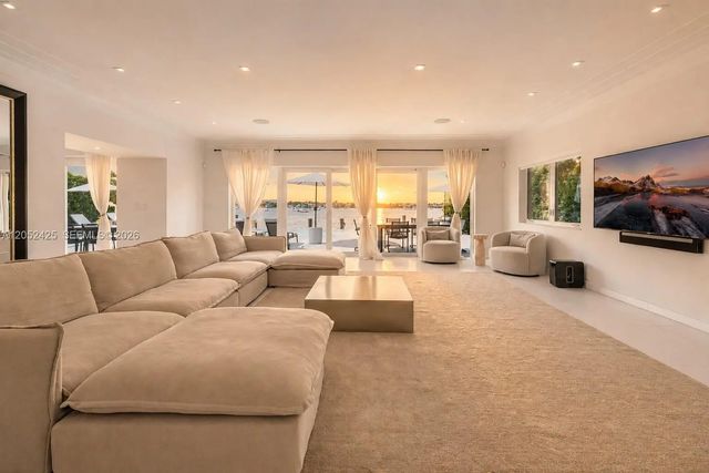 5 of 24 - 1300 S Venetian Way, Miami, FL