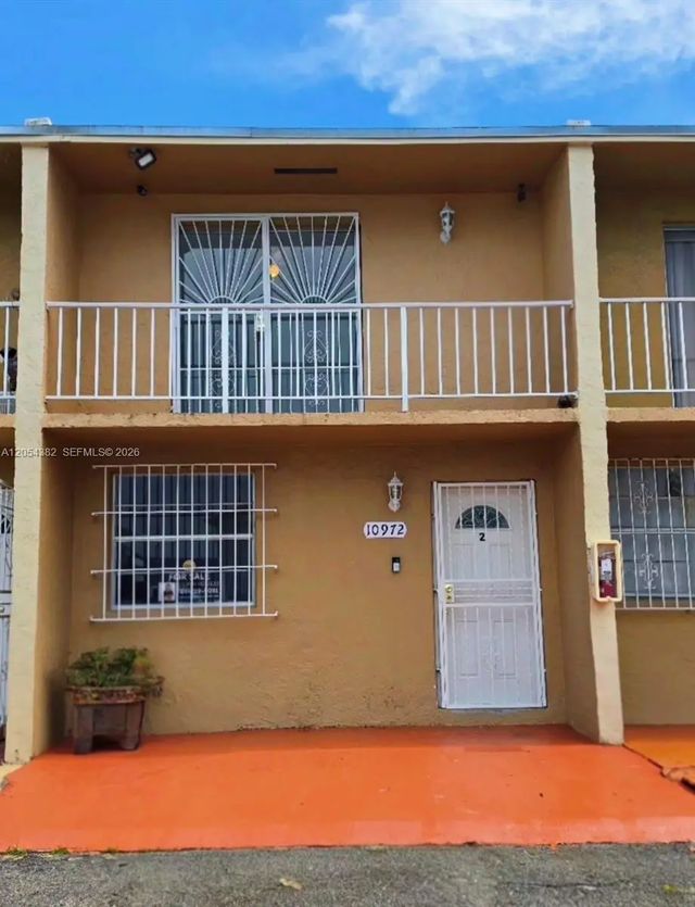 10972 Sw 4th Street #j2, Sweetwater