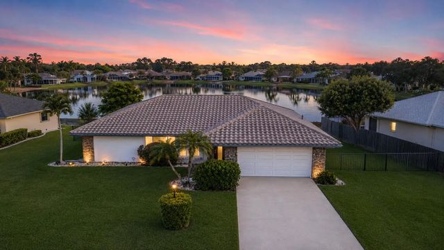 7407 Hazelwood Circle, Lake Worth