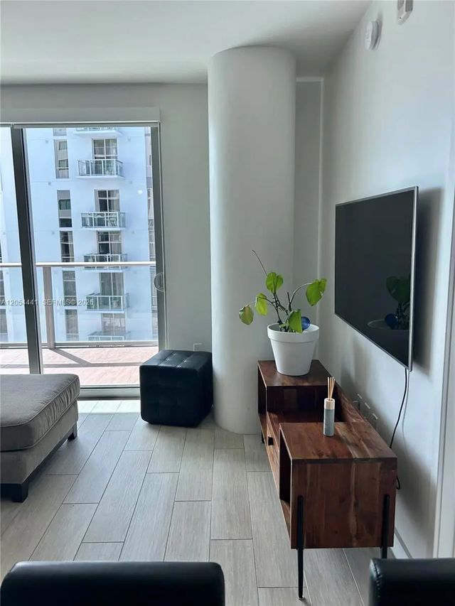 5 of 22 - 1600 Sw 1st Avenue #812, Miami, FL