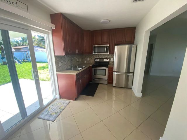 4 of 12 - 6325 Grant Court, Hollywood, FL