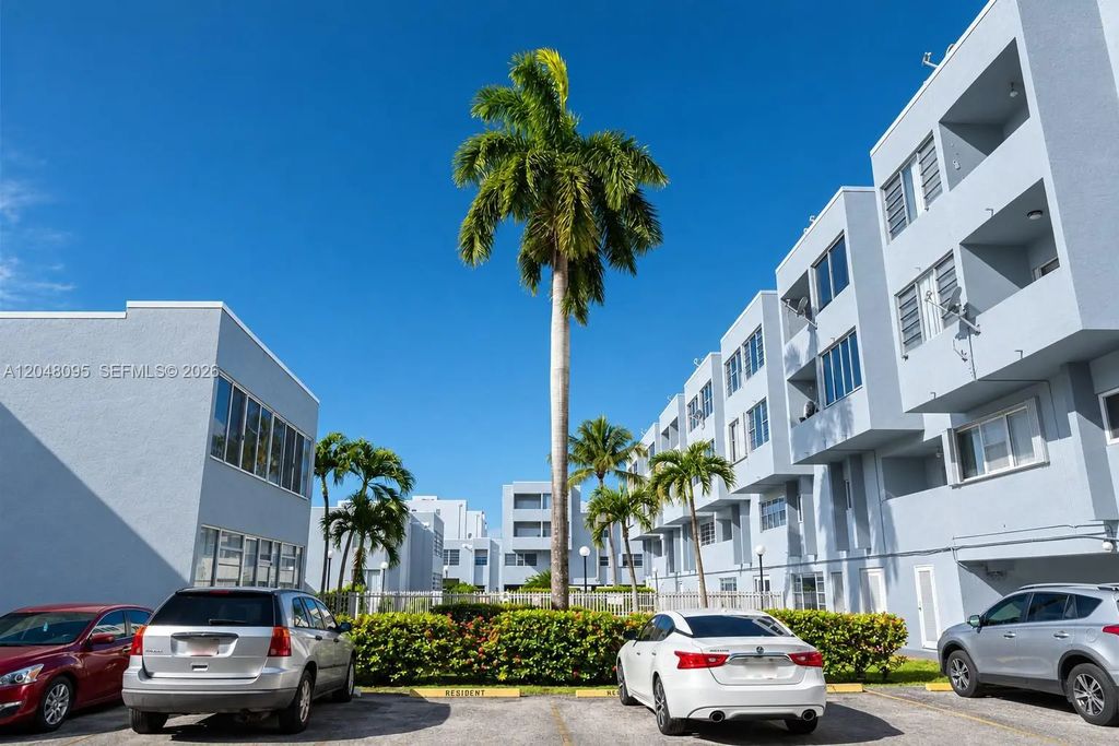 1555 W 44th Place #235, Hialeah