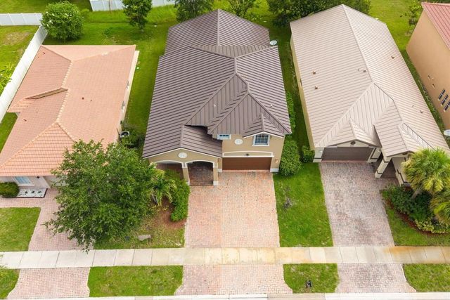 5 of 65 - 2166 Sw Newport Isles Boulevard, Port St. Lucie, FL