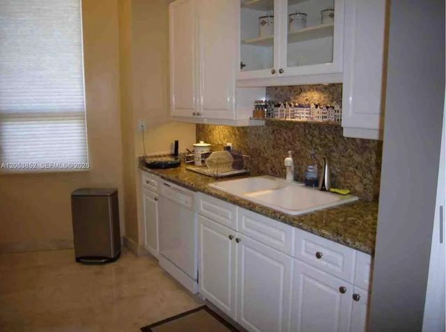 4 of 13 - 808 Brickell Key Drive #606, Miami, FL