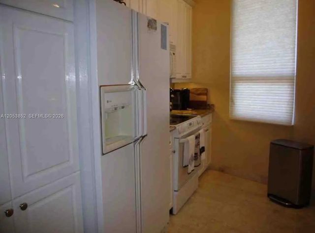 5 of 13 - 808 Brickell Key Drive #606, Miami, FL