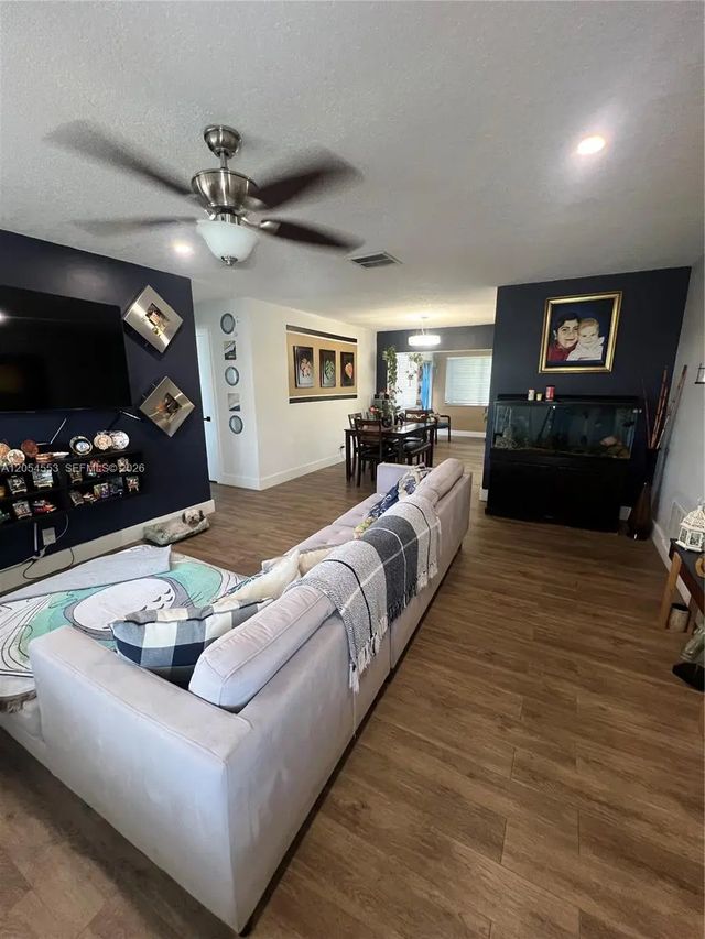 4 of 32 - 4108 Nw 47th Court, Tamarac, FL
