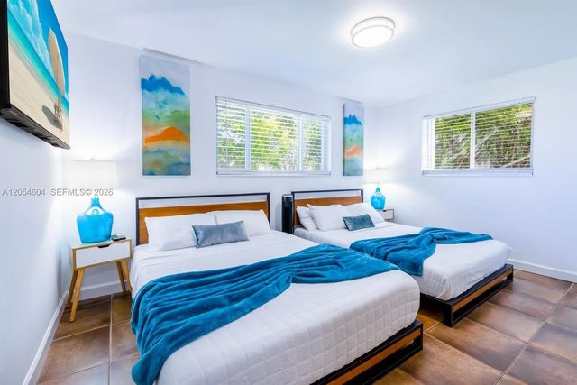 3 of 20 - 312 N Luna Court, Hollywood, FL