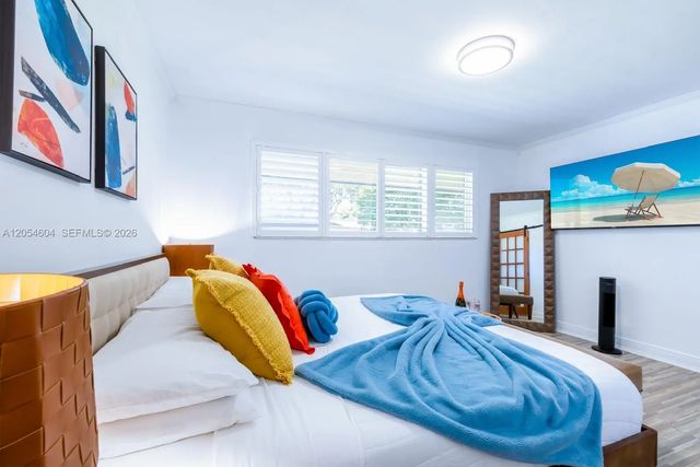 4 of 20 - 312 N Luna Court, Hollywood, FL