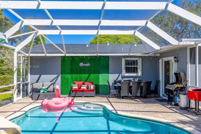 5 of 20 - 312 N Luna Court, Hollywood, FL