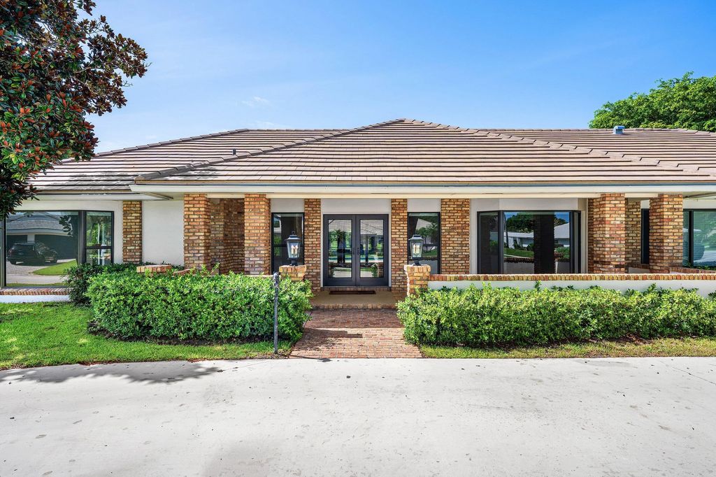 114 Glenbrook Court, Atlantis