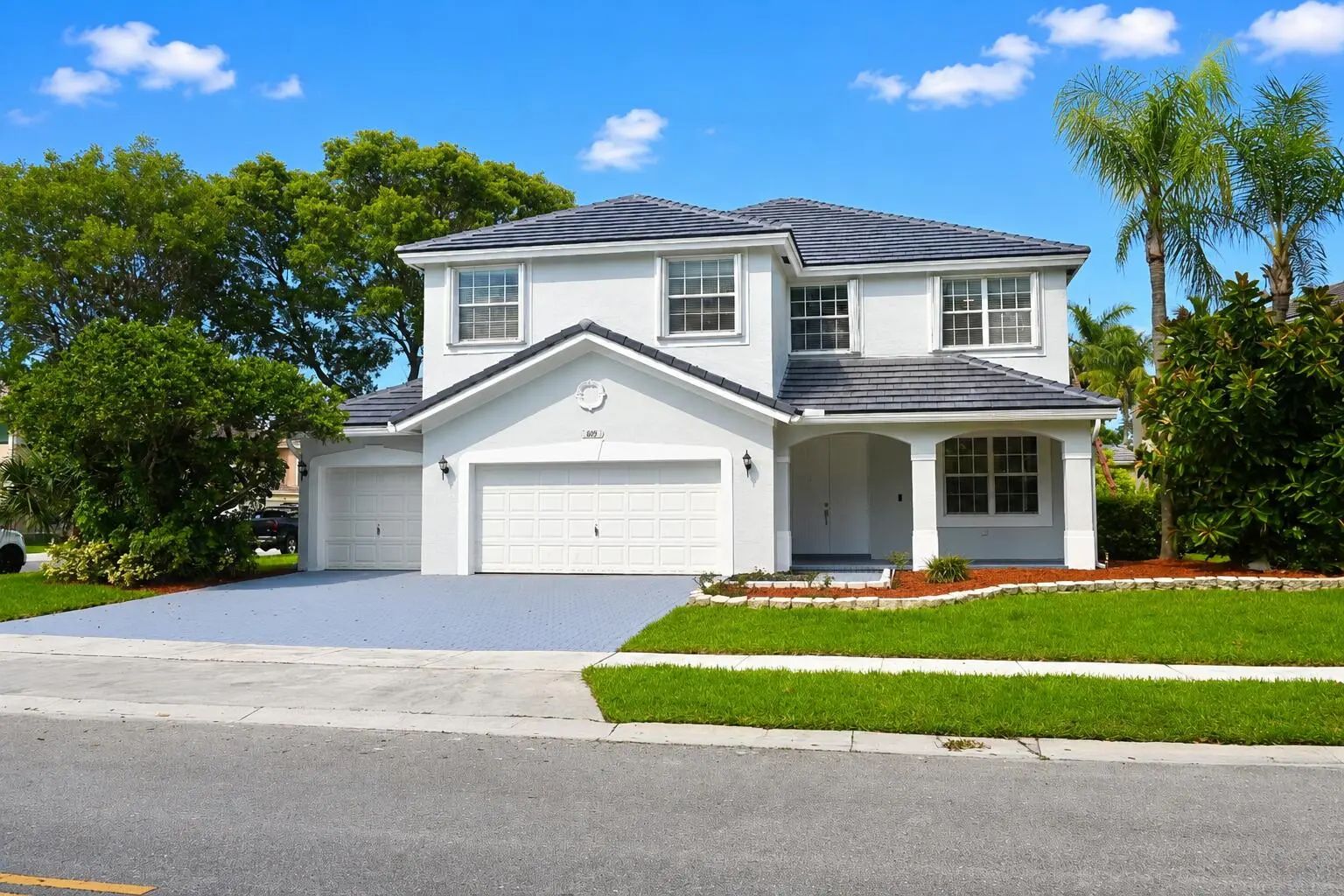 609 Sw 167th Way, Pembroke Pines