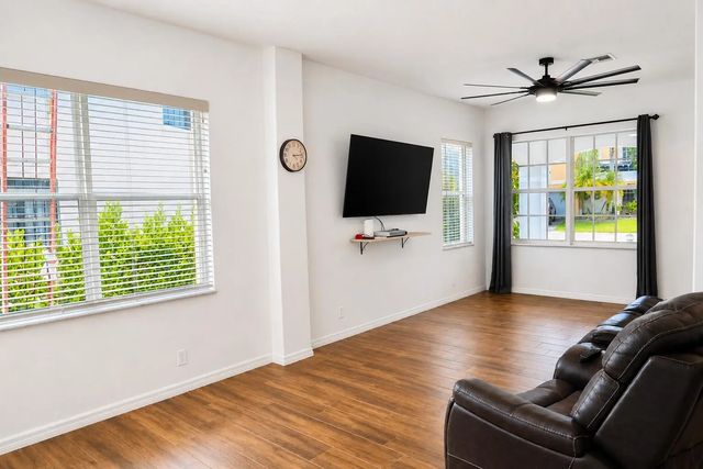 5 of 31 - 609 Sw 167th Way, Pembroke Pines, FL