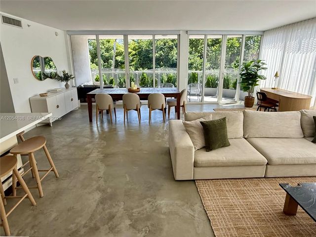 2155 Washington Court #210, Miami Beach