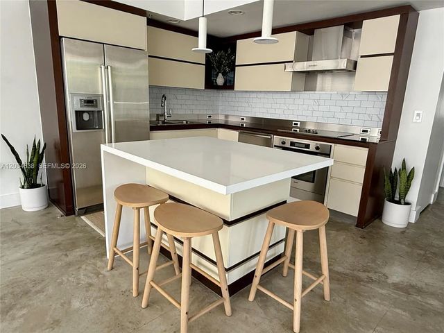 3 of 17 - 2155 Washington Court #210, Miami Beach, FL