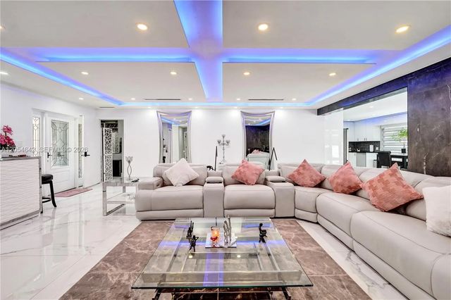3701 Mckinley Street, Hollywood