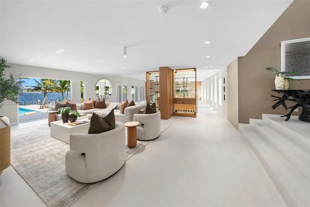 4 of 86 - 900 N Northlake Drive, Hollywood, FL