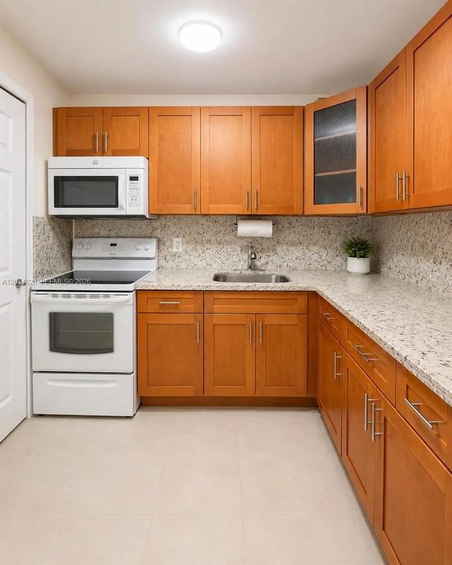 5 of 20 - 680 Miller Drive #w405, Miami Springs, FL