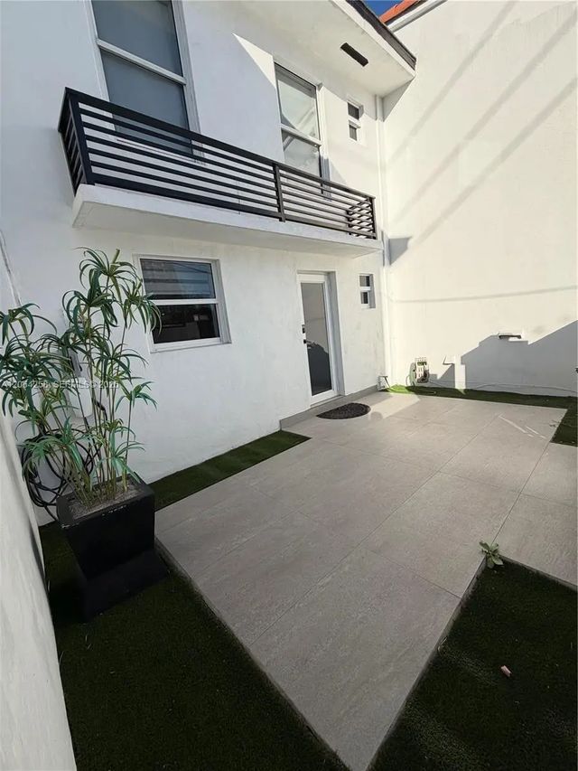 4 of 20 - 1955 Ne 123rd Street, North Miami, FL