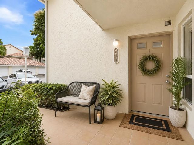3 of 27 - 20101 Glenmoor Drive, West Palm Beach, FL