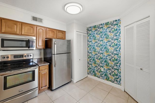 4 of 27 - 20101 Glenmoor Drive, West Palm Beach, FL