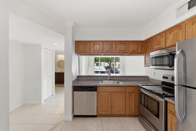 5 of 27 - 20101 Glenmoor Drive, West Palm Beach, FL