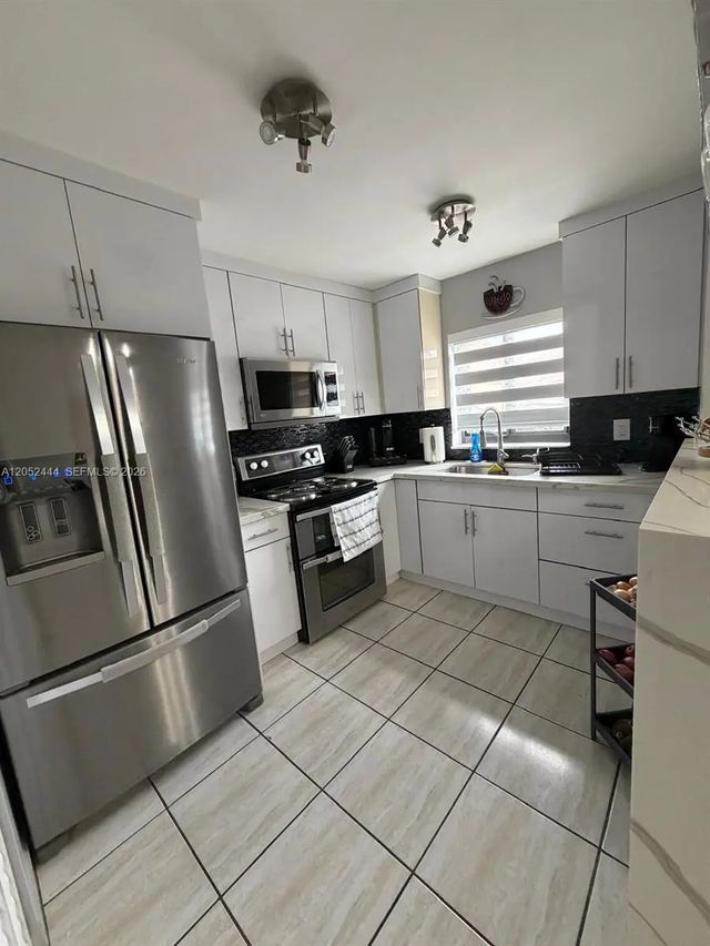 5 of 33 - 2760 W 63rd Place #106-23, Hialeah, FL