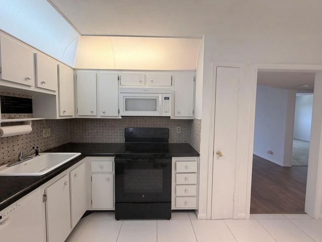 5 of 33 - 4751 Nw 21st Street #303, Lauderhill, FL