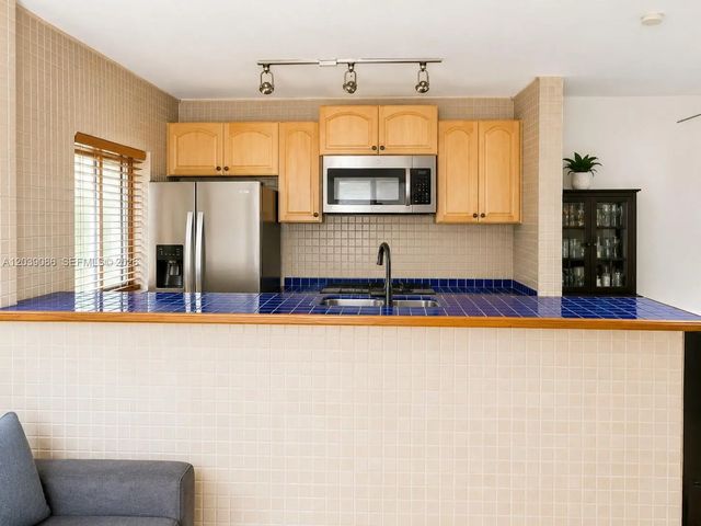 5 of 14 - 549 Meridian Avenue #12, Miami Beach, FL