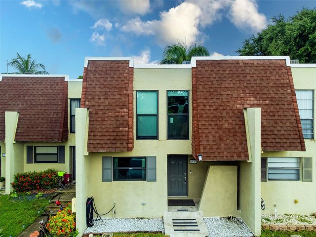 8973 Palm Tree Lane, Pembroke Pines