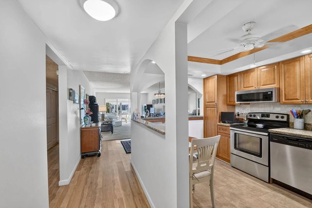 3186 Via Poinciana #114, Lake Worth