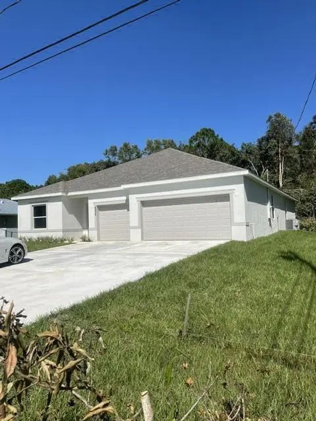 4958 Nw Flintstone Avenue, Port St. Lucie