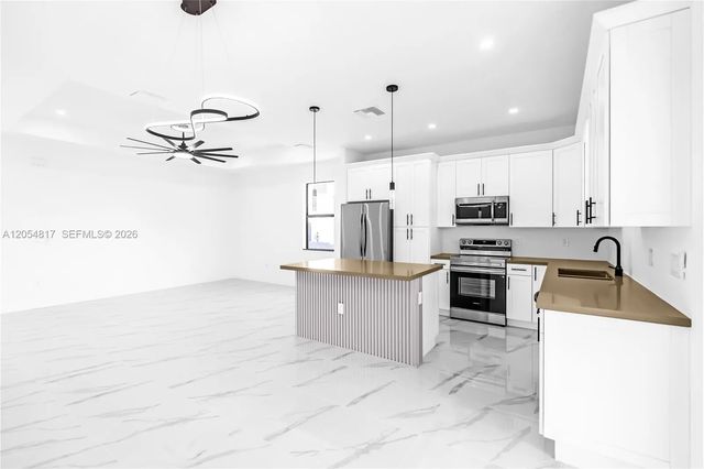 5 of 38 - 433 Rayford, Lehigh Acres, FL