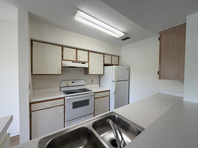 5 of 21 - 815 W Boynton Beach Boulevard #12-203, Boynton Beach, FL