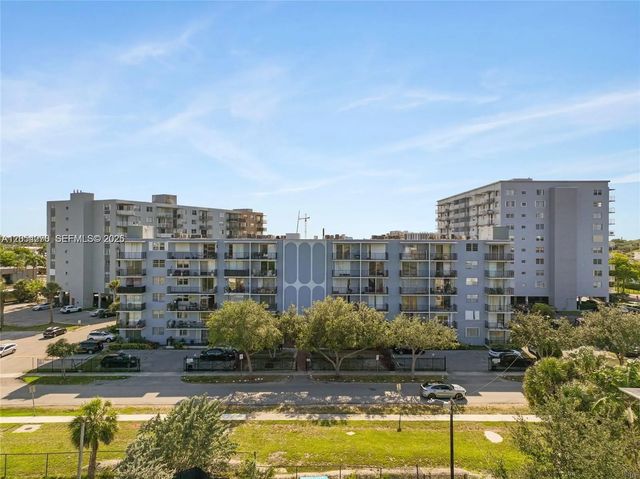 12500 Ne 15th Avenue #402, North Miami