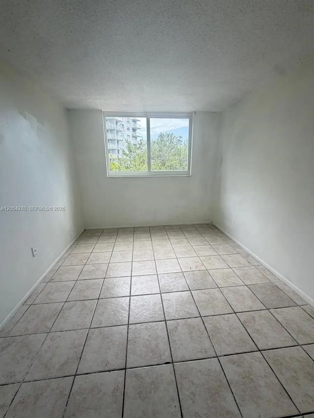 3 of 16 - 12500 Ne 15th Avenue #402, North Miami, FL