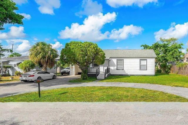 3 of 23 - 921 43rd Street, West Palm Beach, FL