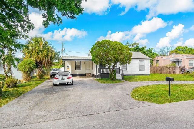 4 of 23 - 921 43rd Street, West Palm Beach, FL