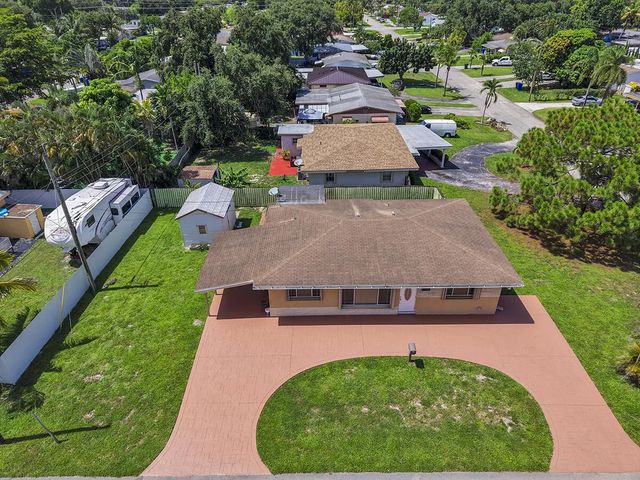 2 of 41 - 2100 N 57th Avenue, Hollywood, FL