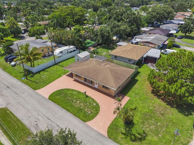 5 of 41 - 2100 N 57th Avenue, Hollywood, FL