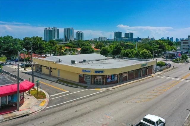 2 of 4 - 721 Nw 21st Court, Miami, FL