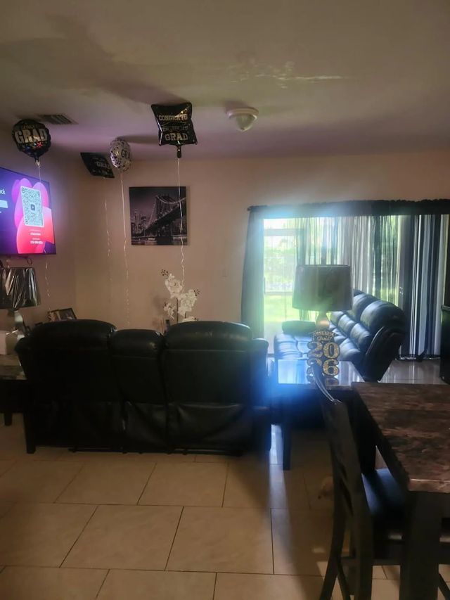 3 of 8 - 5525 Monte Carlo Place, Margate, FL