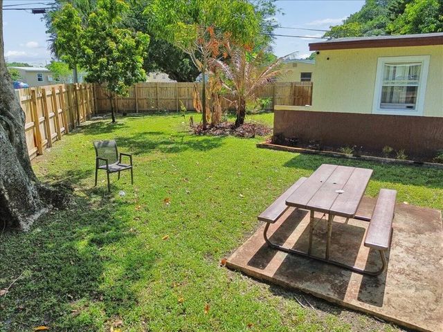 4 of 15 - 1313 Nw 13th Court, Fort Lauderdale, FL