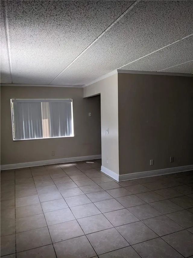 2 of 8 - 401 Meadows Circle, Boynton Beach, FL